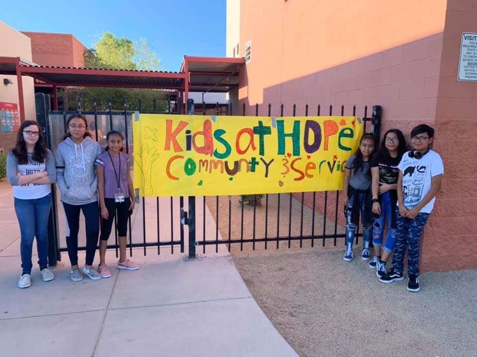 students participate in community service